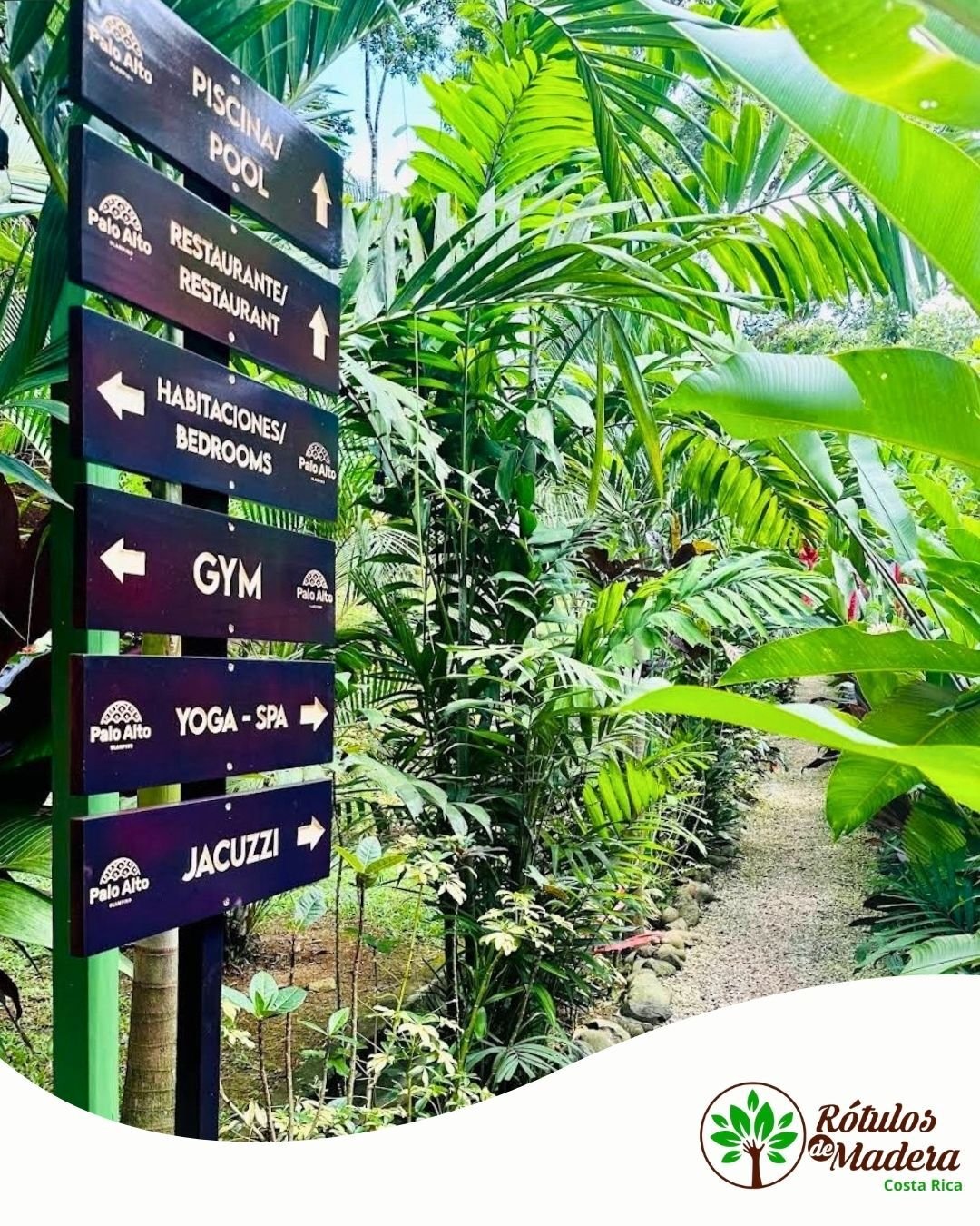 Rótulo direccional en madera para sendero turístico en entorno natural